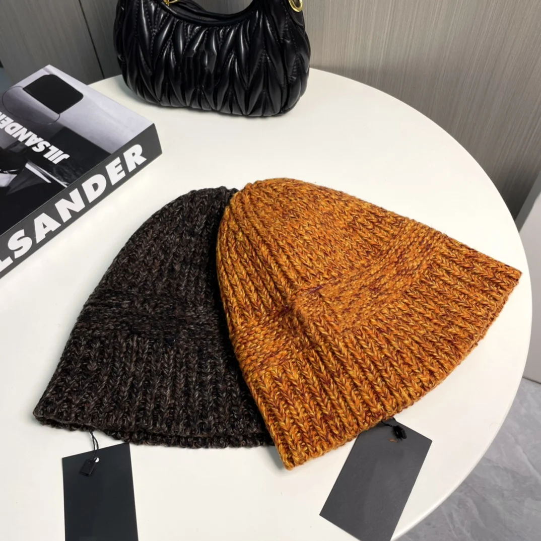 

M Series Solid Color Knitted Hat Handmade Holiday Gift Must-have Super Comfortable Soft Luxury Atmosphere Gift Must-have