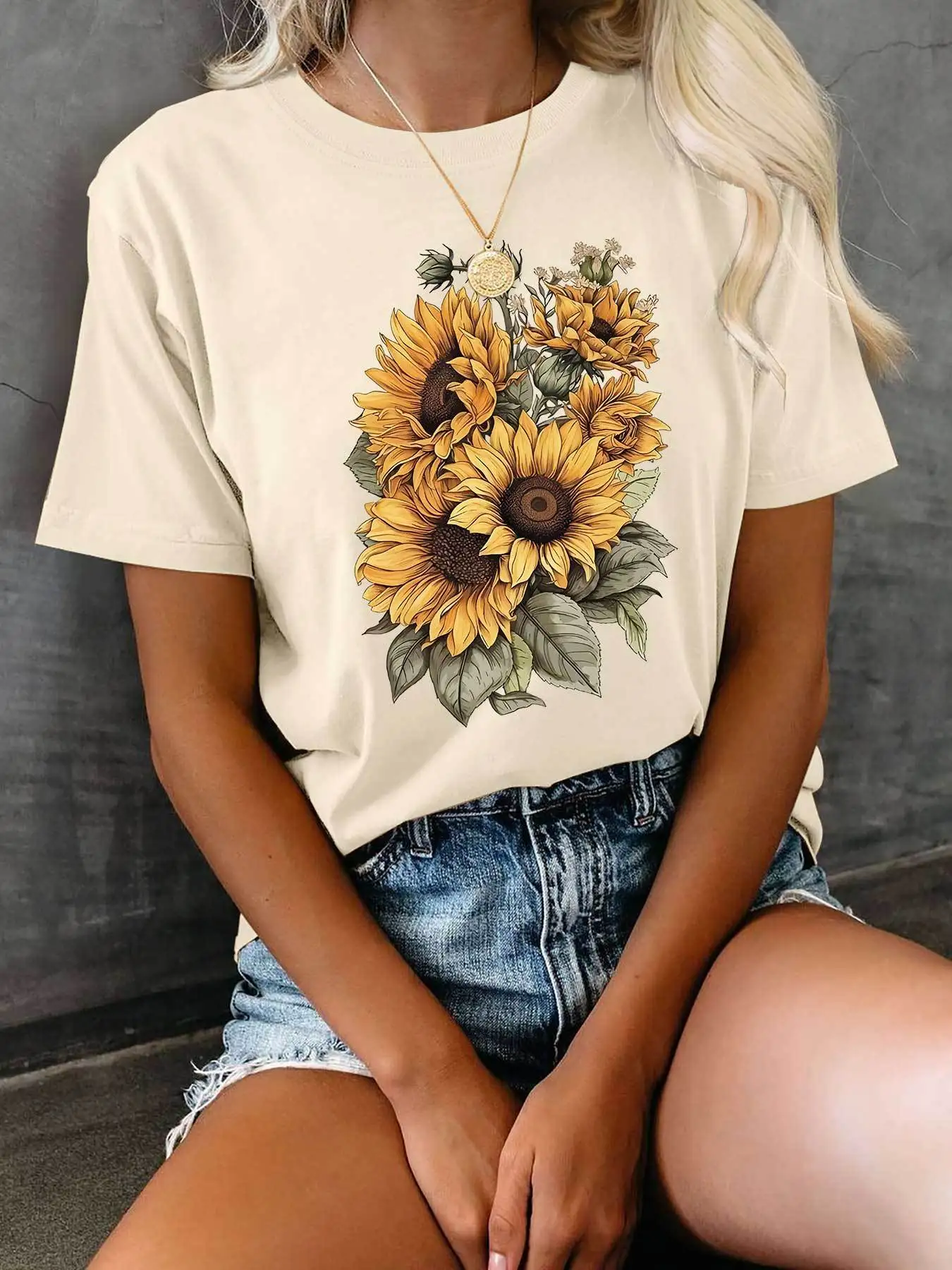 

Women's Casual Short Sleeve Crew Neck T-Shirt Vibrant Sunflower Floral Print Ladies T Shirts Summer Style Comfortable Tee