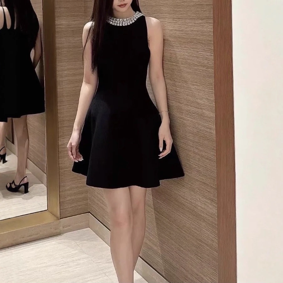 

【Gift Free】2025 Autumn Winter Sleeveless Knit Little Black Dress for Women, Round Neck Slim Fit Dress with Diamond Square Decor