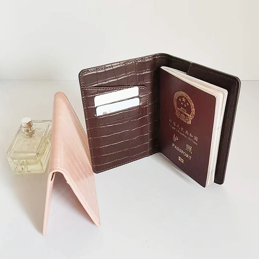 Krokodilmuster-Leder Personalisierte Reisepasshülle mit Namen, Modisches Großhandels-Gepäcketikett, Dropshipping Personalisierte Reisepasshülle – Detail 6
