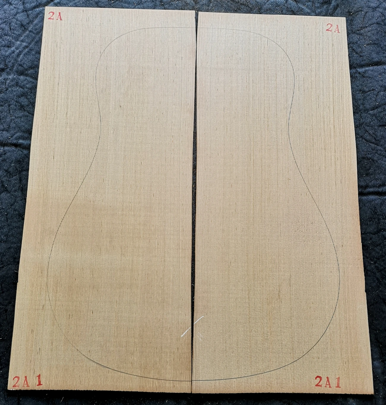 AA Grade Red Cedar Solid wood Guitar Top board Tone Wood Guitar Panel Handmade Guitars Making Material 4.5*220*550mm(2pcs)