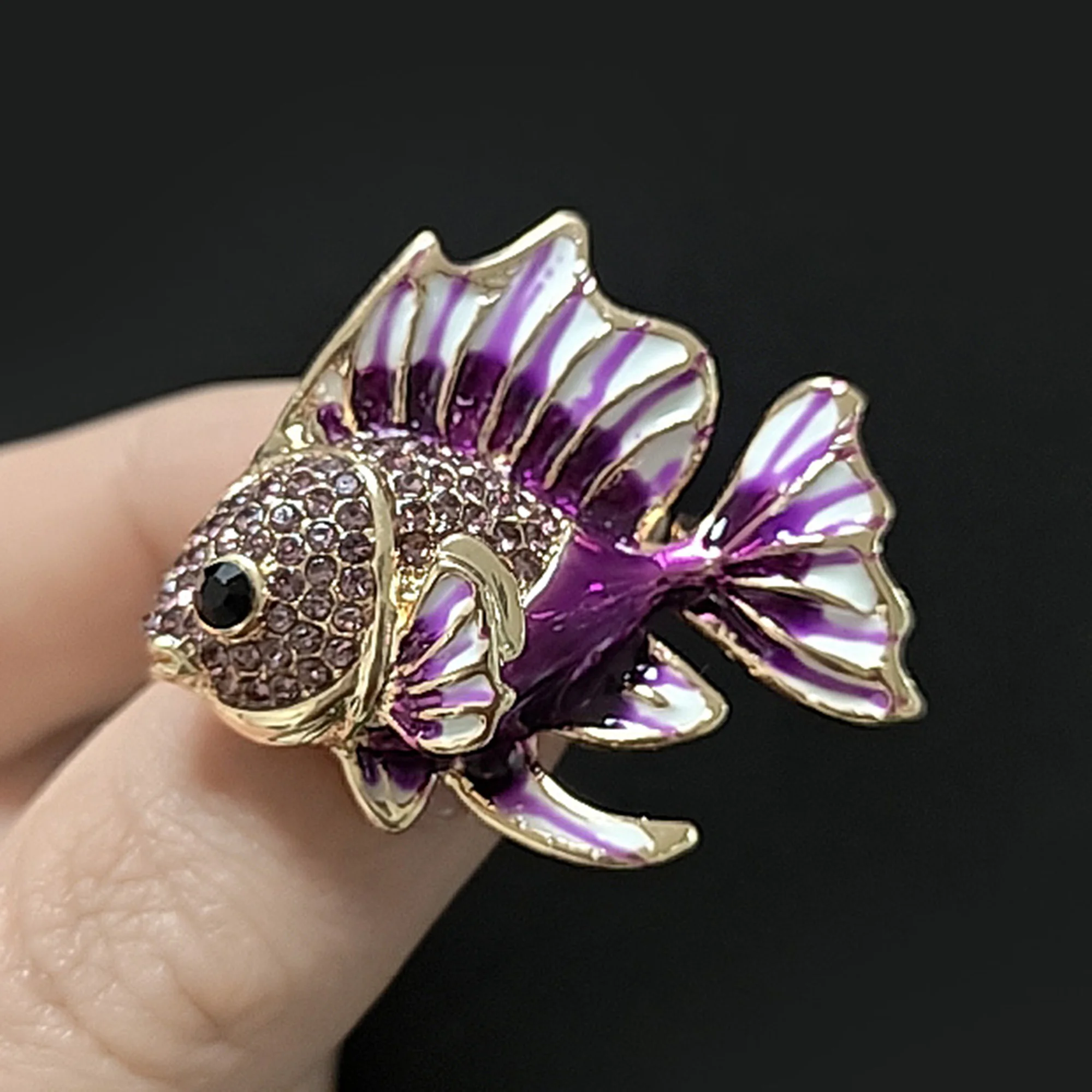 Beaut&Berry Trendy Rhinestone Fish Brooches for Women Unisex Animal Pins Casual Party Jewelry Accessories Gifts Decoration