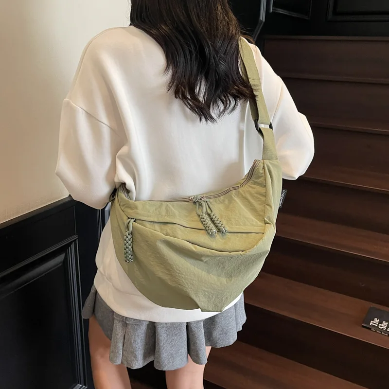 sac-a-bandouliere-decontracte-et-simple-grande-capacite-pour-femmes-leger-ideal-pour-les-trajets-quotidiens-sac-a-main-minimaliste-tendance-pour-l'ete