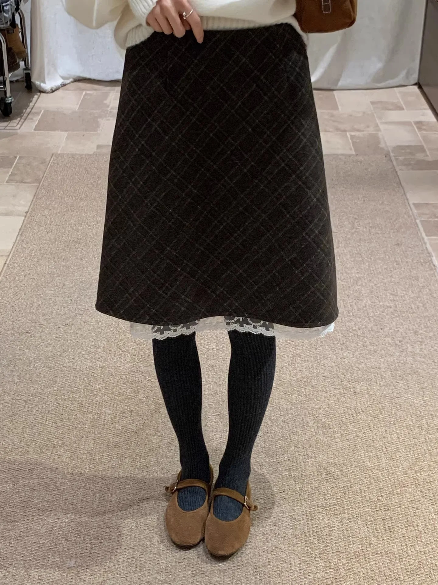 

BRIIVN Winter New Sle Women's Plaid Lace Splicing A-Line Skirt High Waist Ruffle Hem Vintage Casual ort Skirt