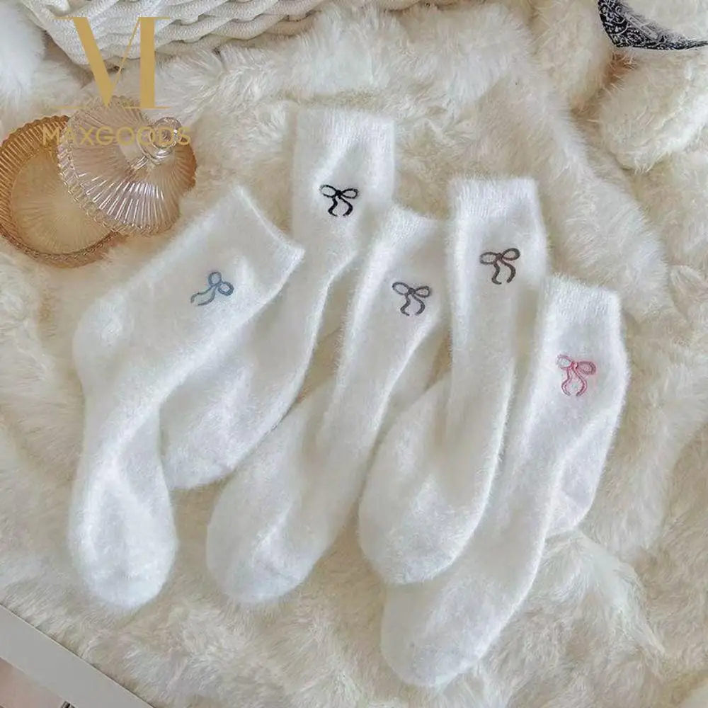جوارب مخملية من فرو المنك بفيونكة حلوة، جوارب سميكة مريحة، لون أبيض، جوارب دافئة مشعرة للنساء والفتيات #1