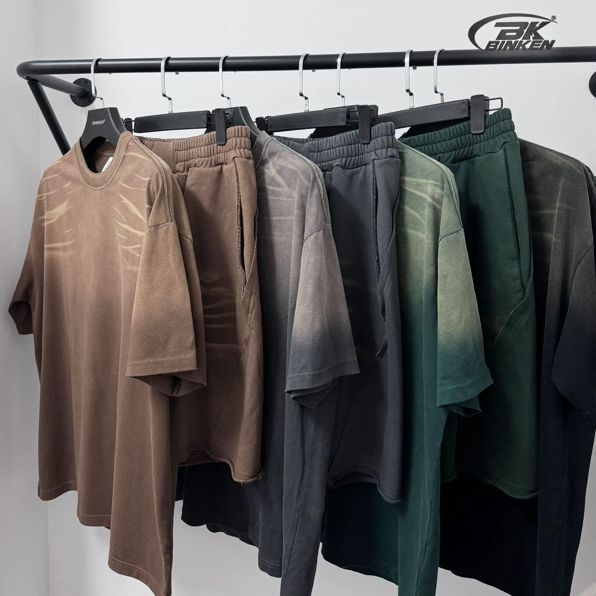 

2025 Men's Tiger Print Spray Dye Set‌ - 360g Distressed Streetwear Shorts & 250G Loose Tee, American High Street Summer Outfit