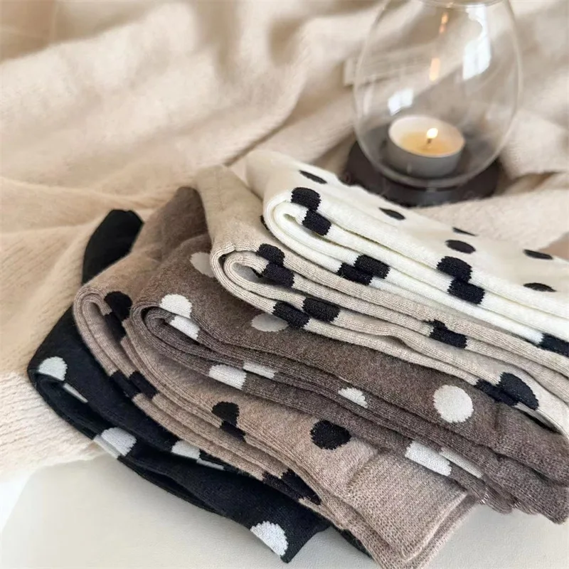 Veelzijdige en modieuze sokken met stippen voor dames, halflange sokken voor dames, casual sokken voor dames