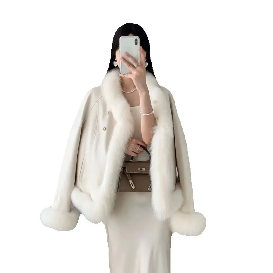 A young and youthful fox fur, suede and goose down jacket for women, short style, slimming