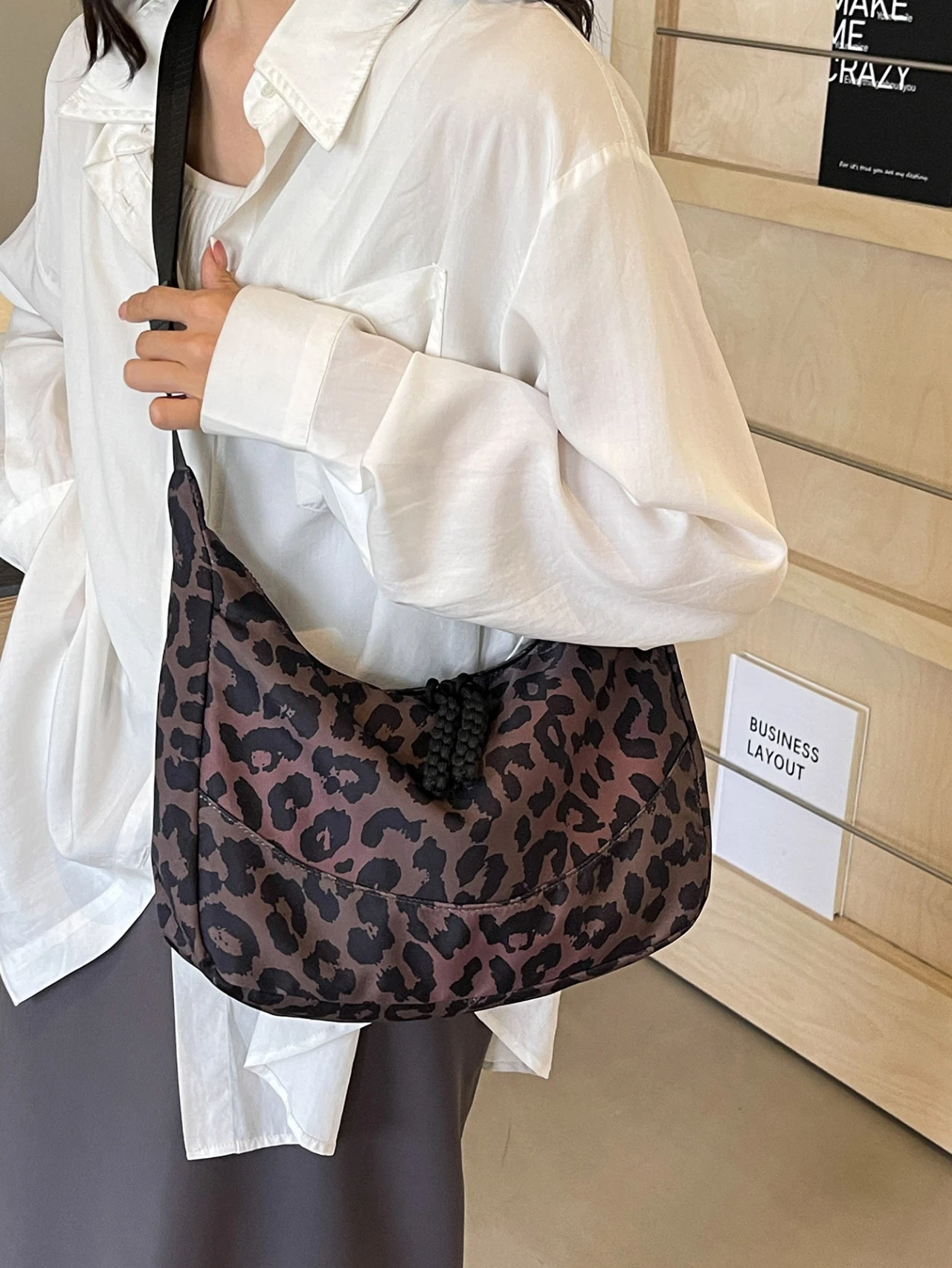 Autumn/Winter large capacity commuter leopard print crossbody Tote Bag Women\'s canvas fashion casual shoulder dumpling bag under