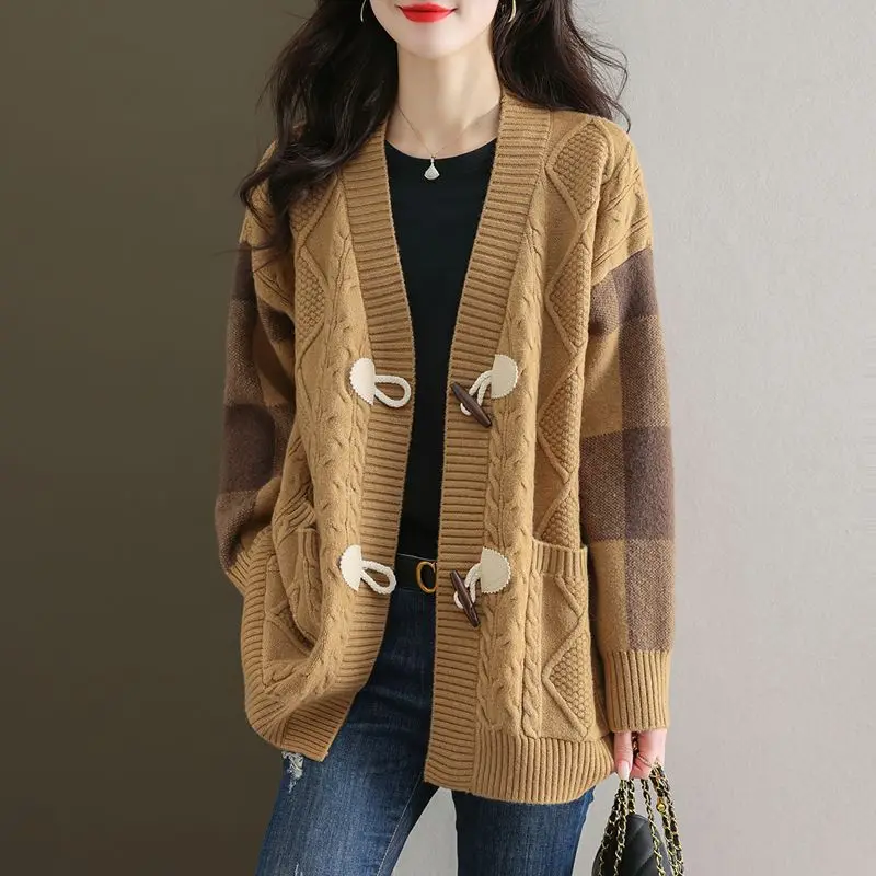 Women\'s Clothing Vintage Plaid Knitted Cardigan Autumn Winter Stylish Korean Horn Button Casual V-Neck Pockets Loose Sweaters