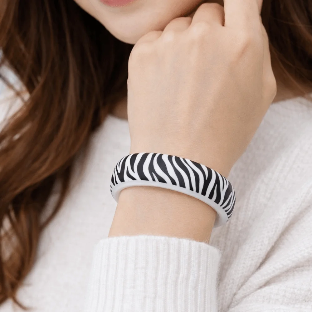 

Aesthetic Y2K Geometric Wide Bangle Gothic Exaggerate Retro Acrylic Bangle Minimalist Retro Chunky Resin Bangle Party