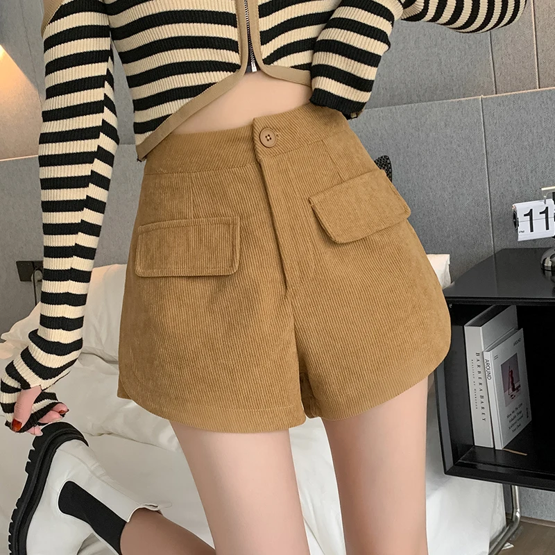 

2023 Autumn Winter Women Fashion Solid Color Corduroy Shorts Female High Waist Loose Shorts Ladies Casual Warm Shorts U590