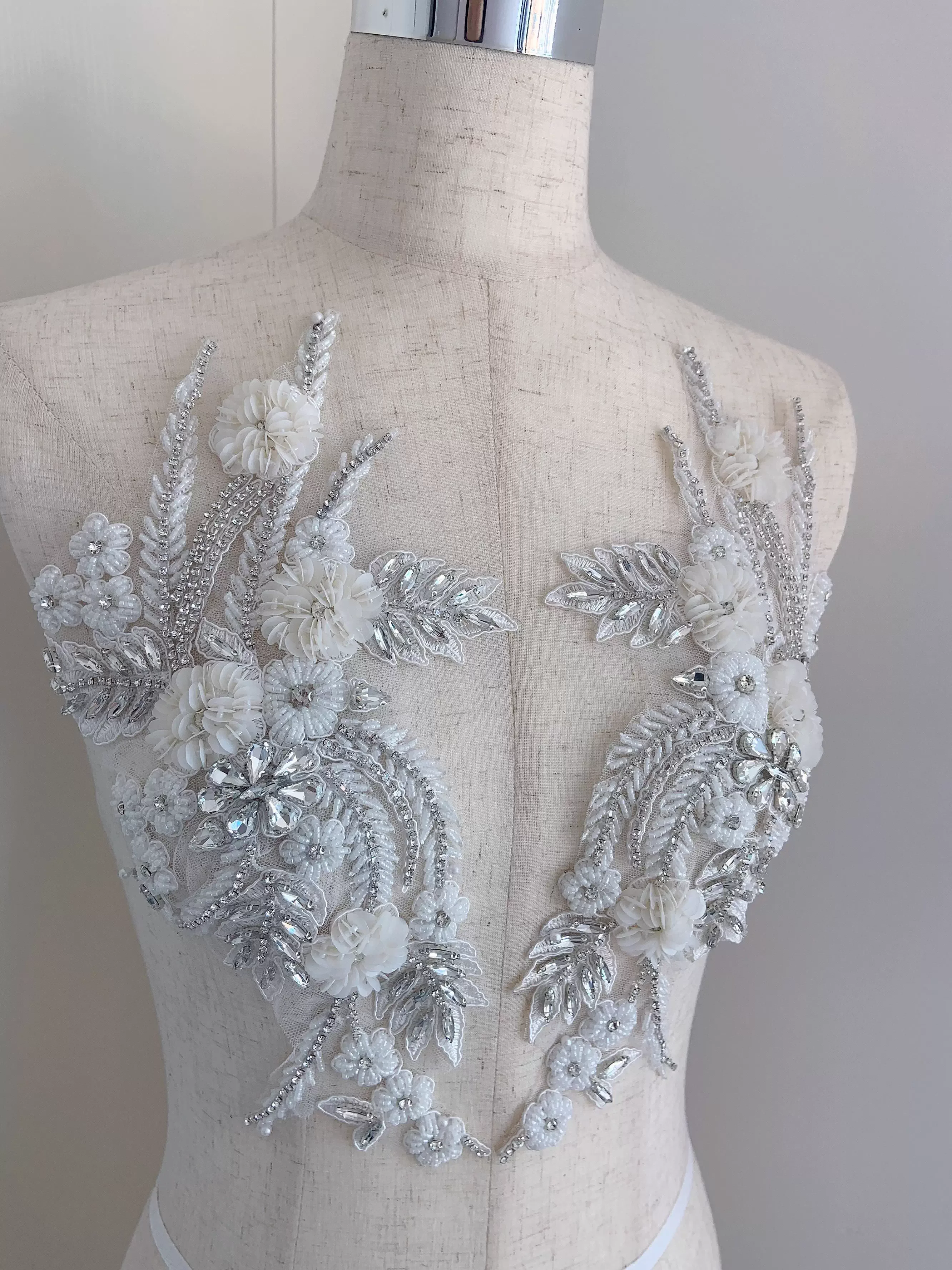 

2pcs wedding dresses DIY accessories iron on patches,luxury sewn 3D rhinestones patch for Clothing