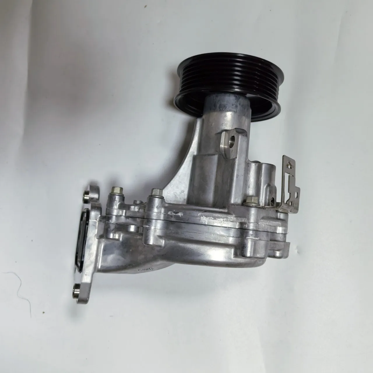 Suitable for Jeep 22-24 Wrangler 2.0T cooling water pump 5048710AH 5048710AG