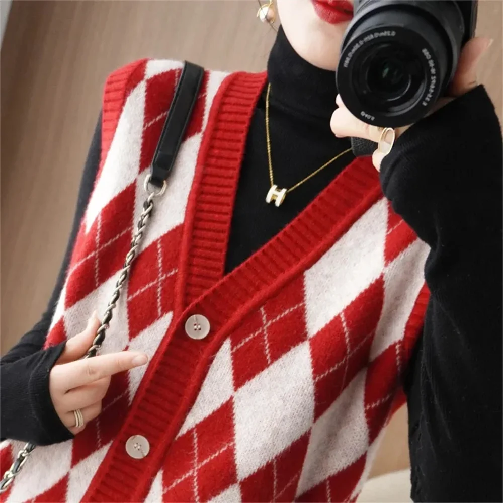 

2023 New Autumn Sweater Vest for Women V Neck Waistcoat Plaid Knitted Vest Preppy Style Sleeveless Loose Fit Knitwear Top