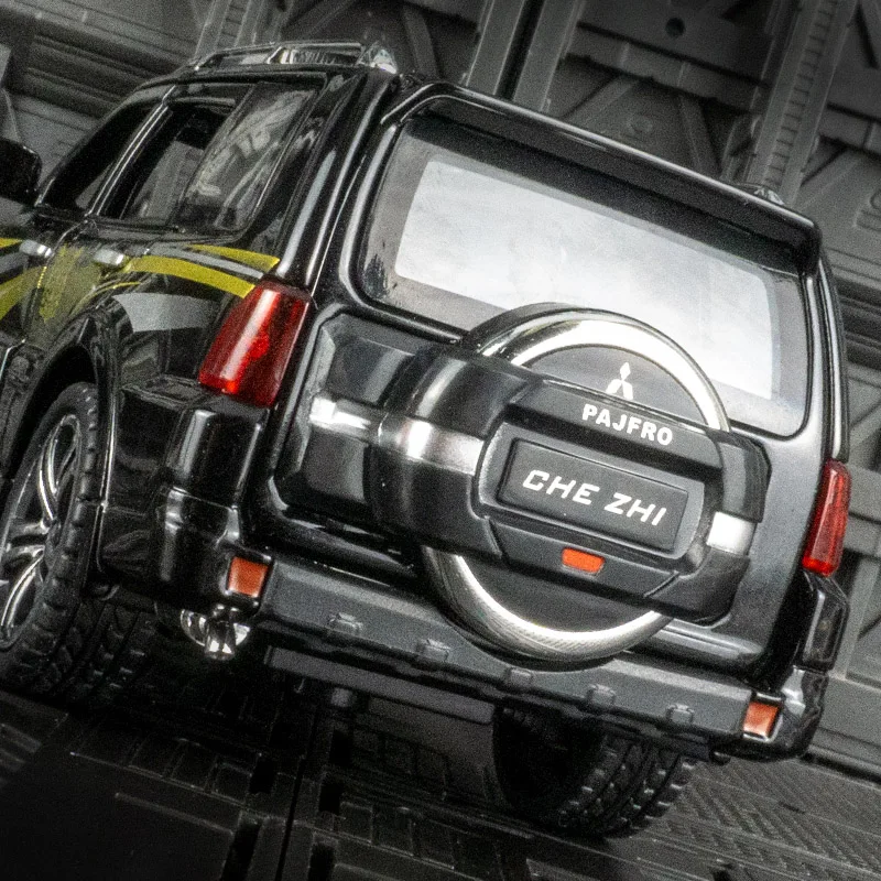 1/32 Mitsubishis Pajero Suv Alloy Model Car Metal Diecast Vehicle Toy Model Collection Simulation Sound Light Toy For Kids Gift