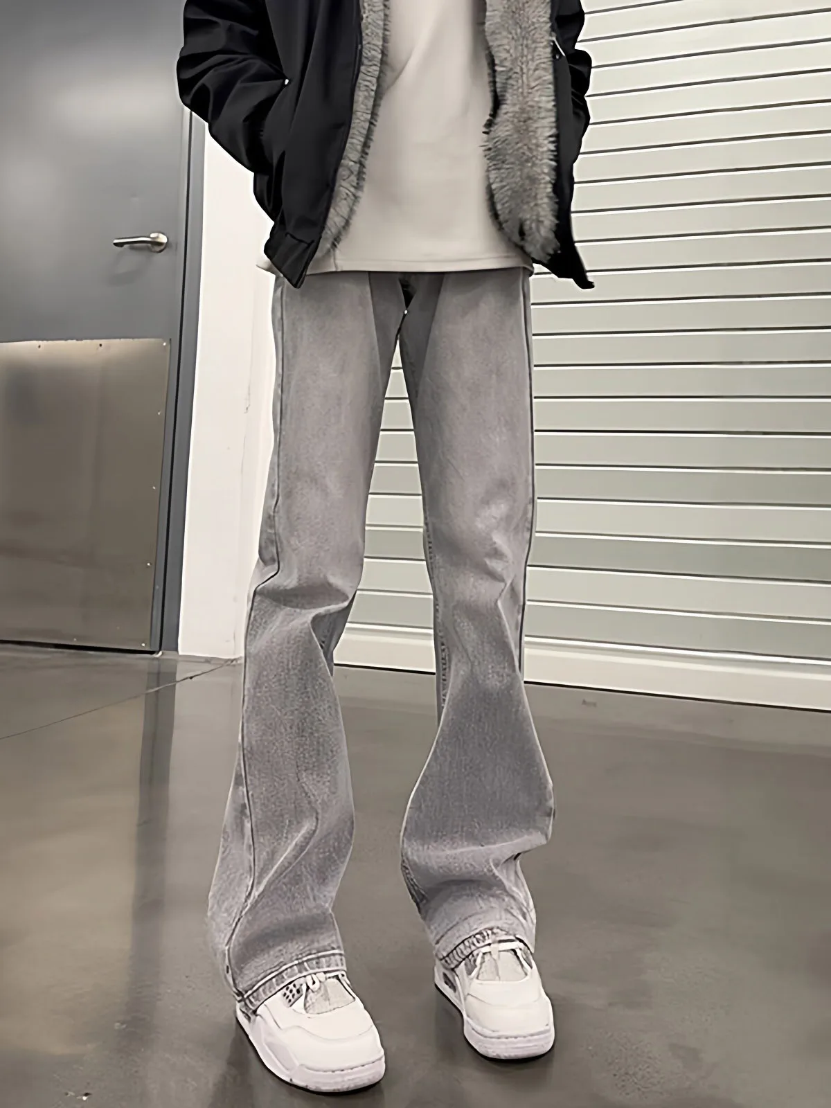 Calça Jeans Reta Cinza Cimento Masculina e Feminina com Cintura Alta, Efeito Alongador de Pernas, Corte Limpo e Efeito Emagre...