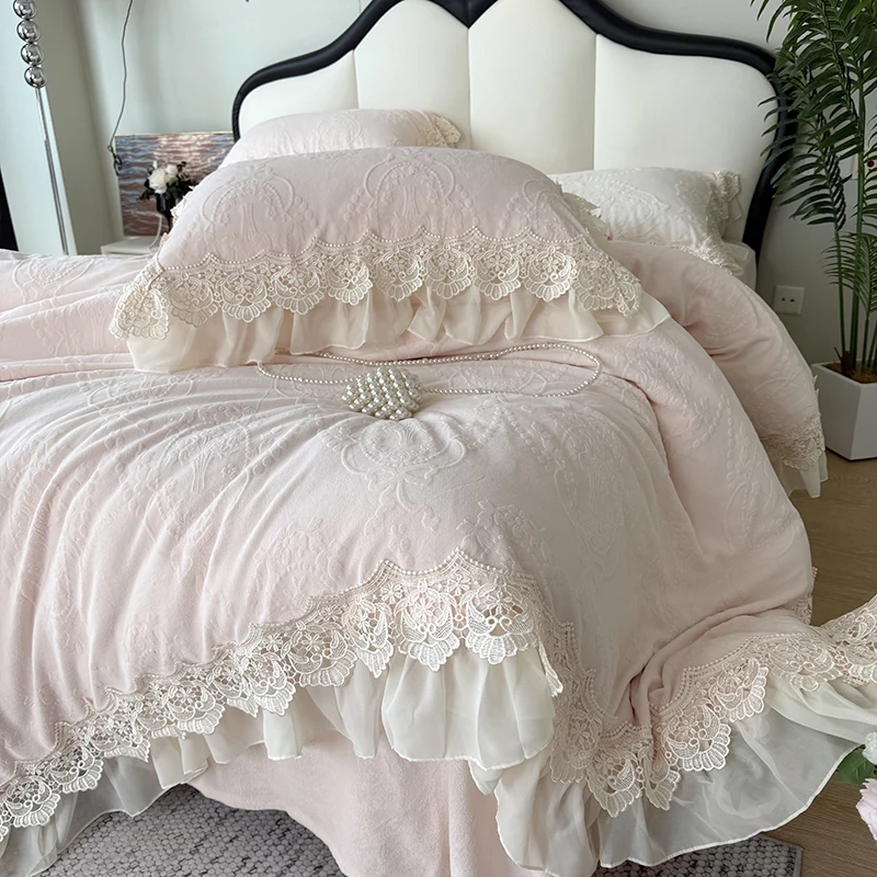 

Pink Vintage French Lace Ruffles Carved Velvet Bedding Set Warm Autumn Winter Duvet Cover Flat/Fitted Bed Sheet Pillowcases 4Pcs