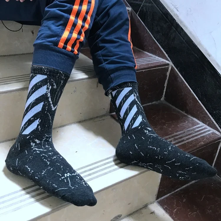 Calzini da uomo Primavera Estate Traspiranti Stati Uniti Street Skateboarding Calzini moda Hip Hop Calzini sottili tinta unita all'ingrosso