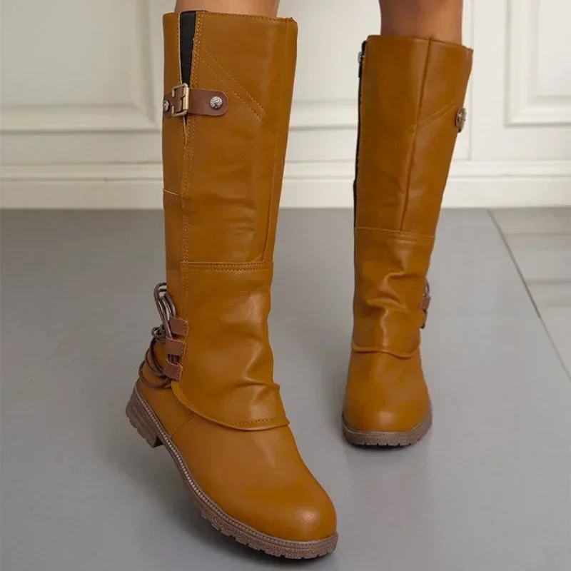 أحذية رعاة البقر الرجعية للنساء الخريف بولي Leather الجلود منتصف العجل أحذية امرأة الجانب سستة كعب سميك حزام مشبك عالية متسابق بوتاس 2024