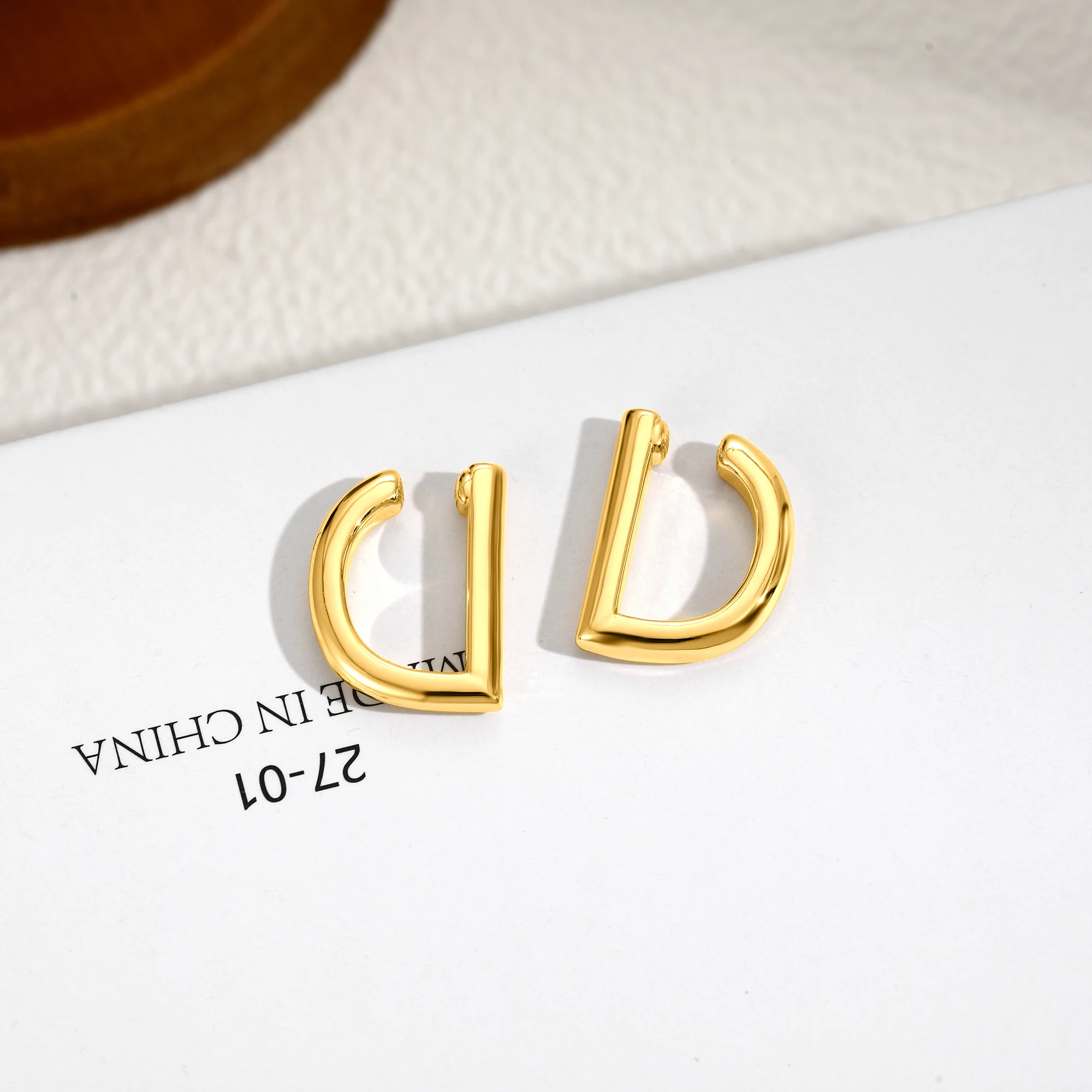 Wasserdichte Minimalistische D-förmige Ohrclips für Damen 18K Vergoldeter Edelstahl Clip-On Ohrringe Modischer Schmuck Geschenk