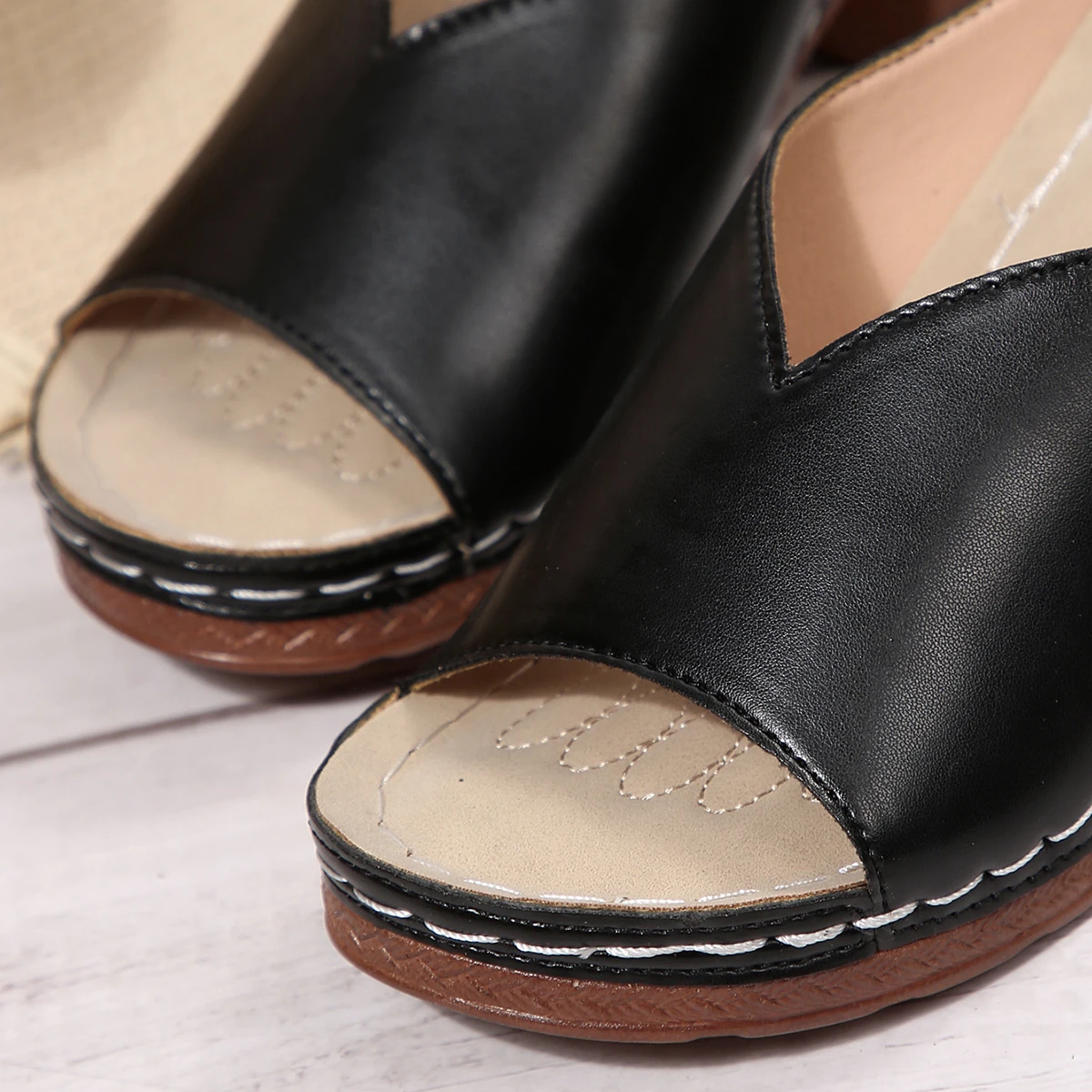 Damen Open-Toe High-Heel Pantoletten – Sommer Neuheit für Outdoor-Tragekomfort – Slip-On Schuhe in den Größen 36-43 mit Polyurethan-Obermaterial und Dämpfung – Detail 6