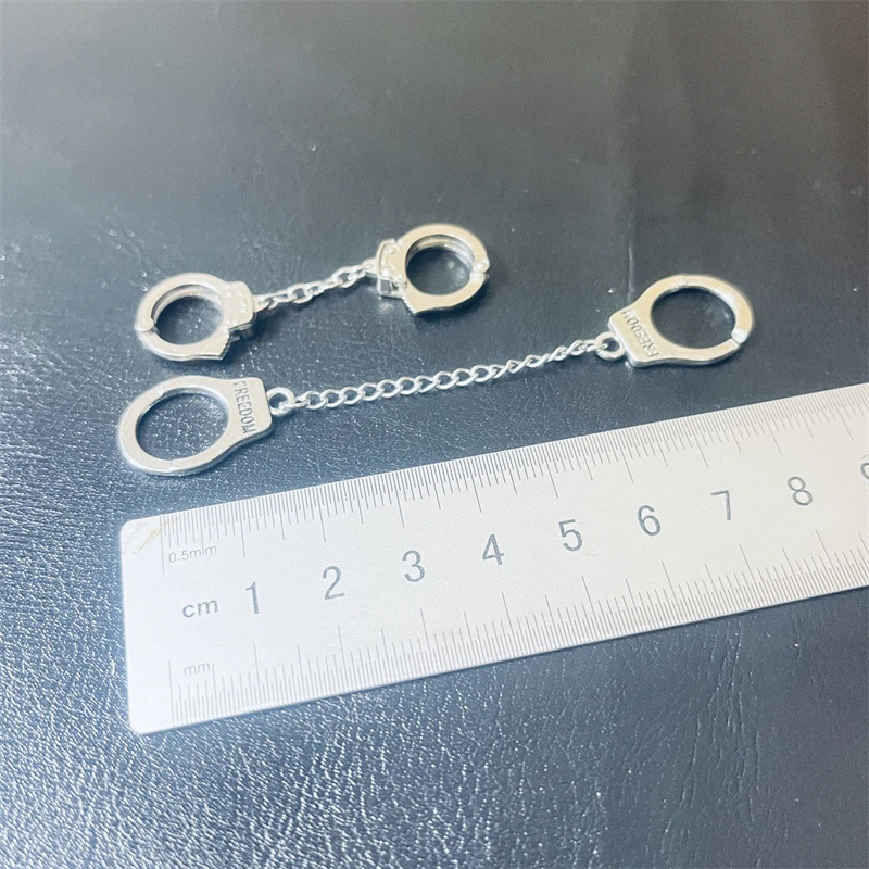 1/6 Scale Pocket-size Alloy Handcuffs Hand Buckle Model for 12inch Soldier Body Accessories Scene Play Two Styles