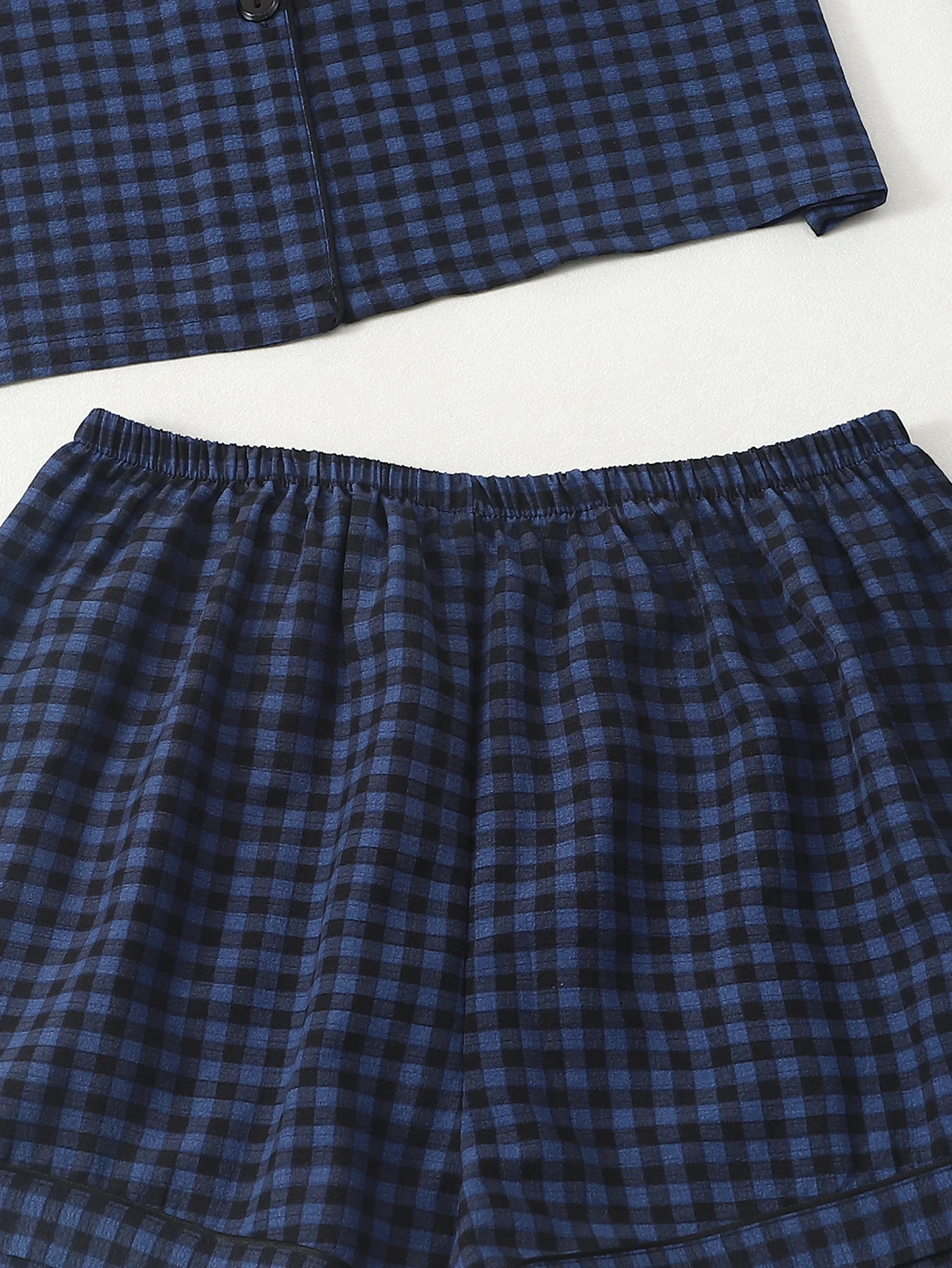 Damen Pyjama Set mit Reverskragen, Kurzarm-Oberteil, Shorts und Hose, 3-teilig, Frühling Sommer Herbst, Minimalistischer Gingham-Druck, Homewear – Detail 4