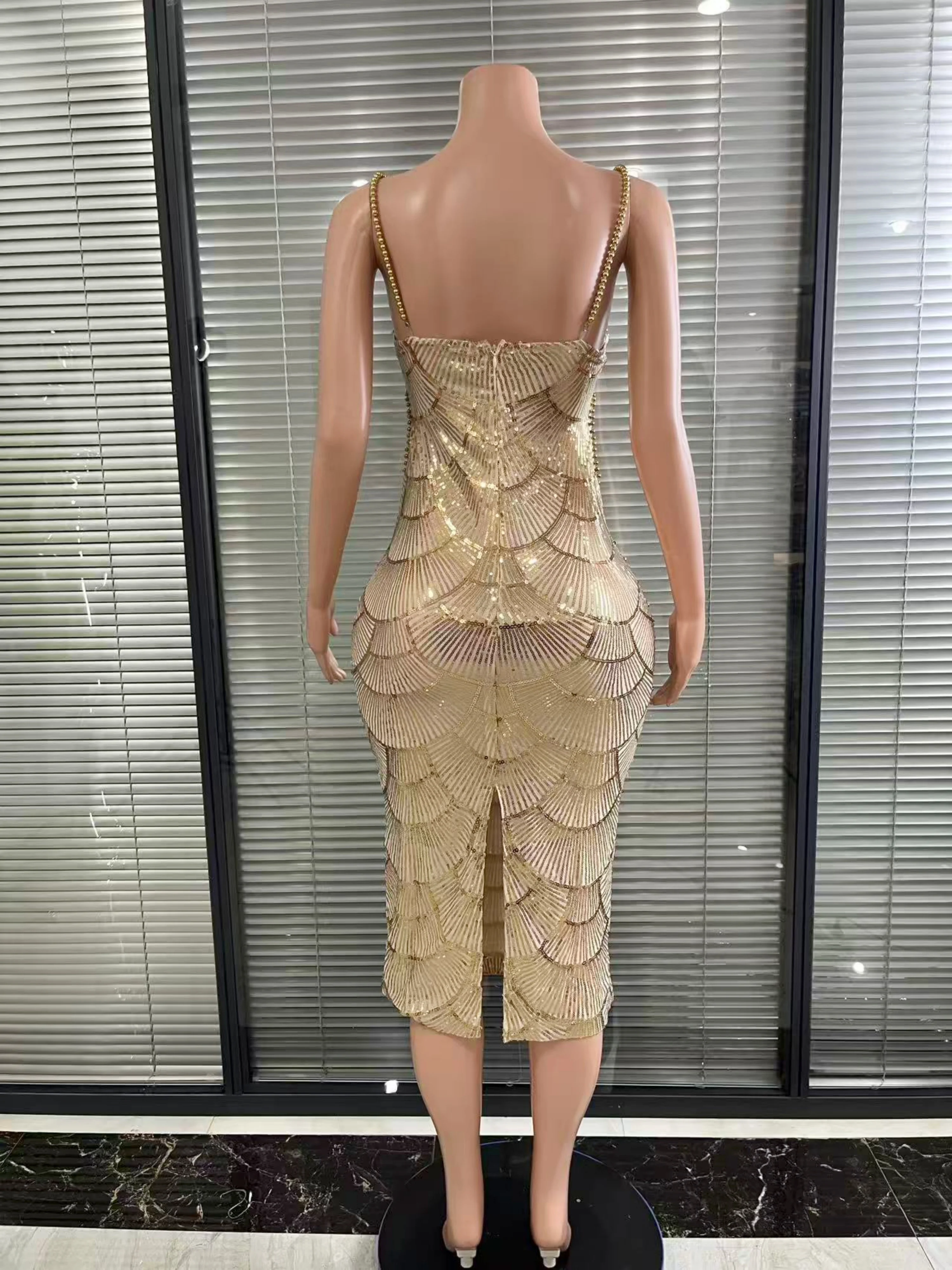 فستان نسائي فاخر بقصة ضيقة مثير بدون أكمام مطرز باللؤلؤ فستان منتصف الساق بخصر مجوف لحفلات أعياد الميلاد #2