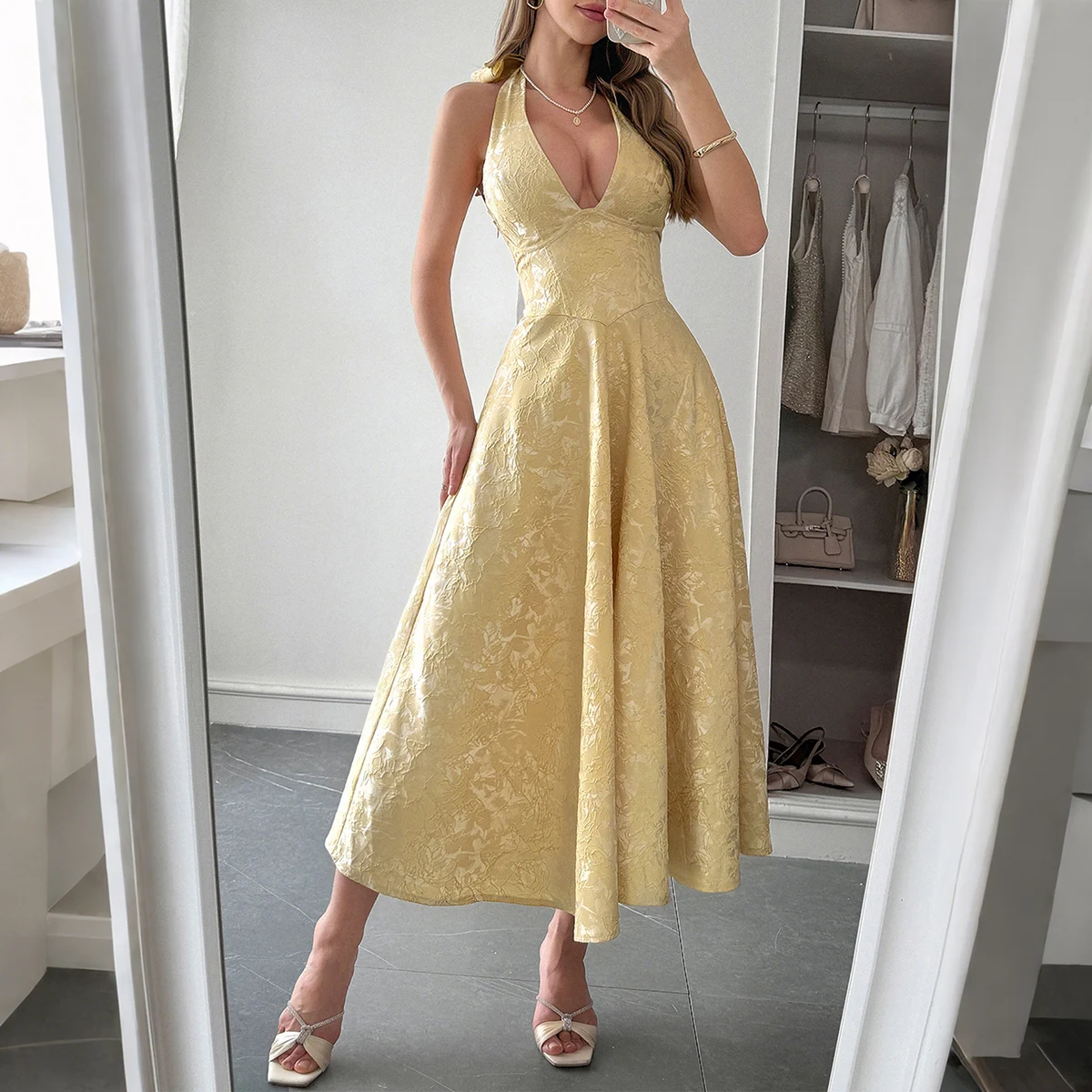 

Элегантное темпераментное платье макси с бретелькой на шее и талией, женское платье 2022, летнее модное сексуальное платье без рукавов с открытой спиной, женские платья