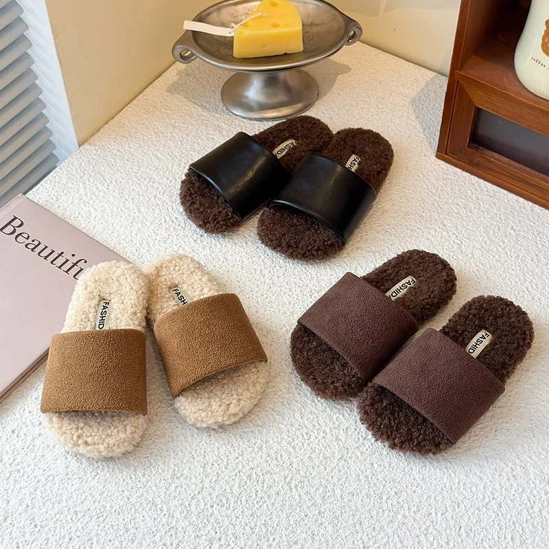 รองเท้าแตะผู้หญิงแบบสวม พื้นนิ่ม หนังกลับ รุ่น 2025 รองเท้าแตะในบ้าน ผ้าฝ้าย นุ่มฟู ทันสมัย