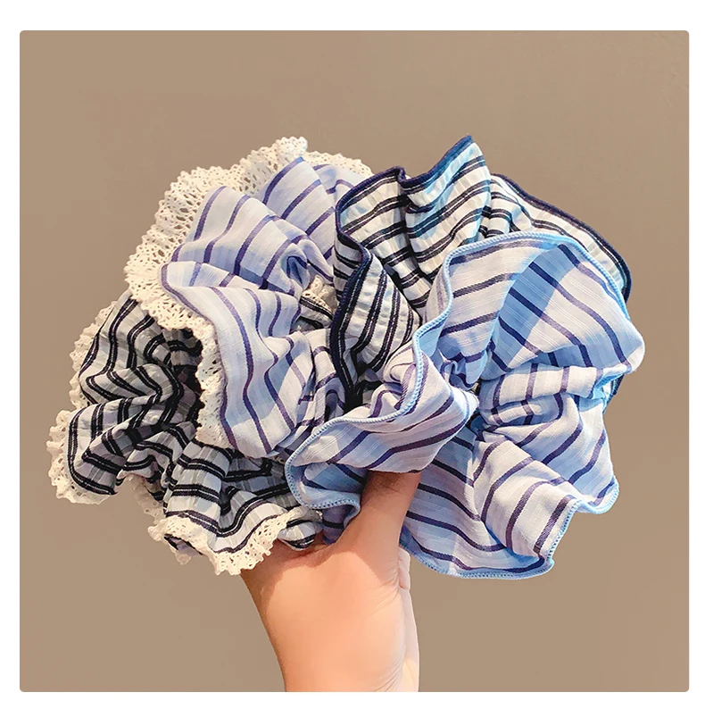 Modisches, blau gestreiftes Haarband für Damen, großes Haarband mit Spitzenbesatz, elastisches Haarband, Haaraccessoires im Preppy-Stil. – Detail 3