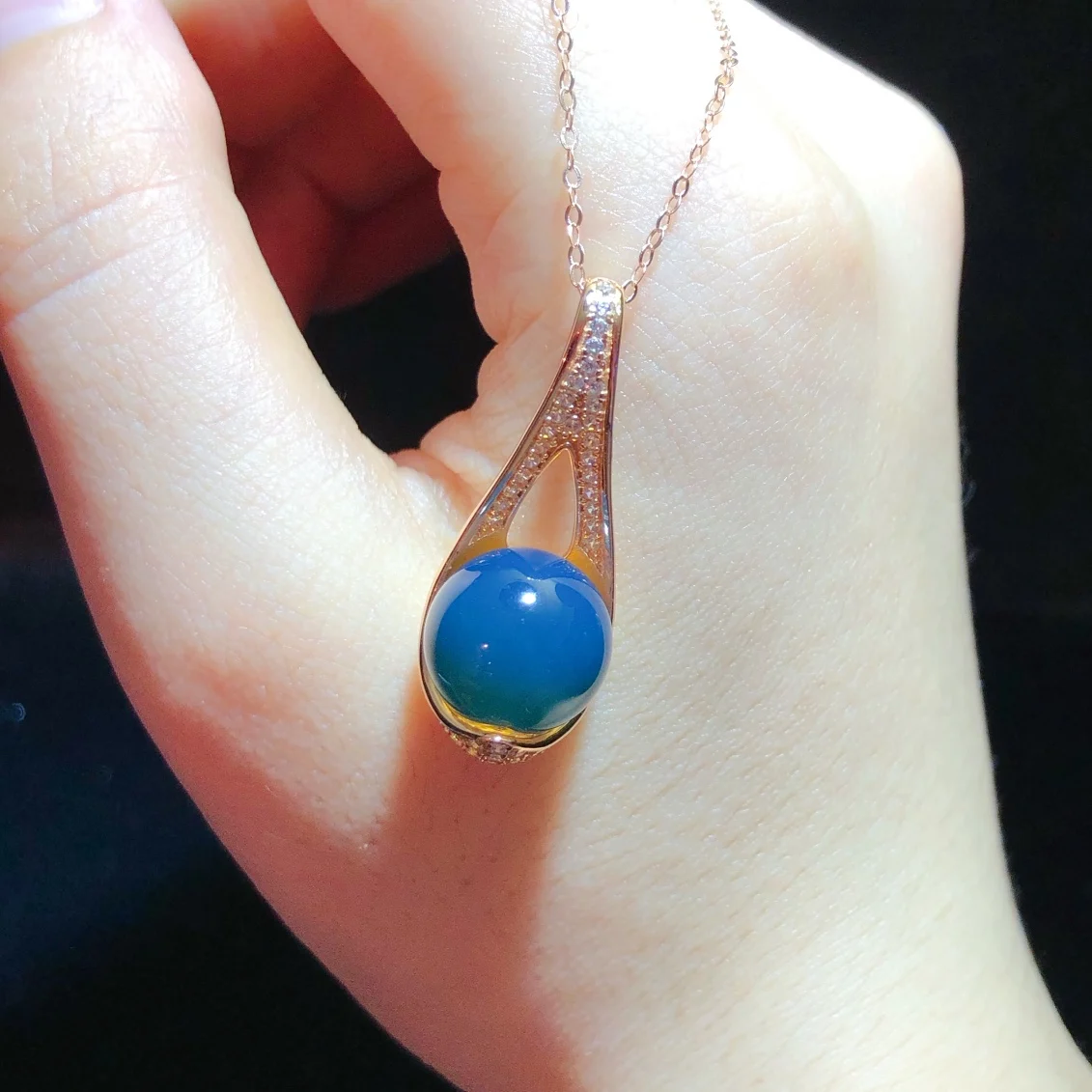 

Natural Blue Amber Pendant for Women, Floral 18K Gold Plated 925 Silver Drop Pendant Jewelry Gif