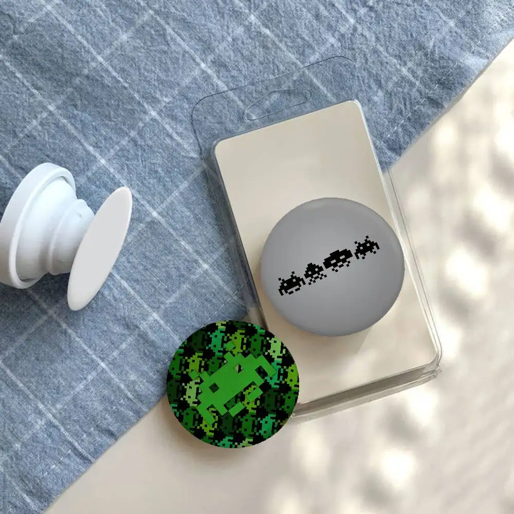 الغزاة الفضائية شارات زر دبابيس بروش الإبداعية مضحك يقتبس شارة الملابس على ظهره مجوهرات هدية للأطفال الأصدقاء #2