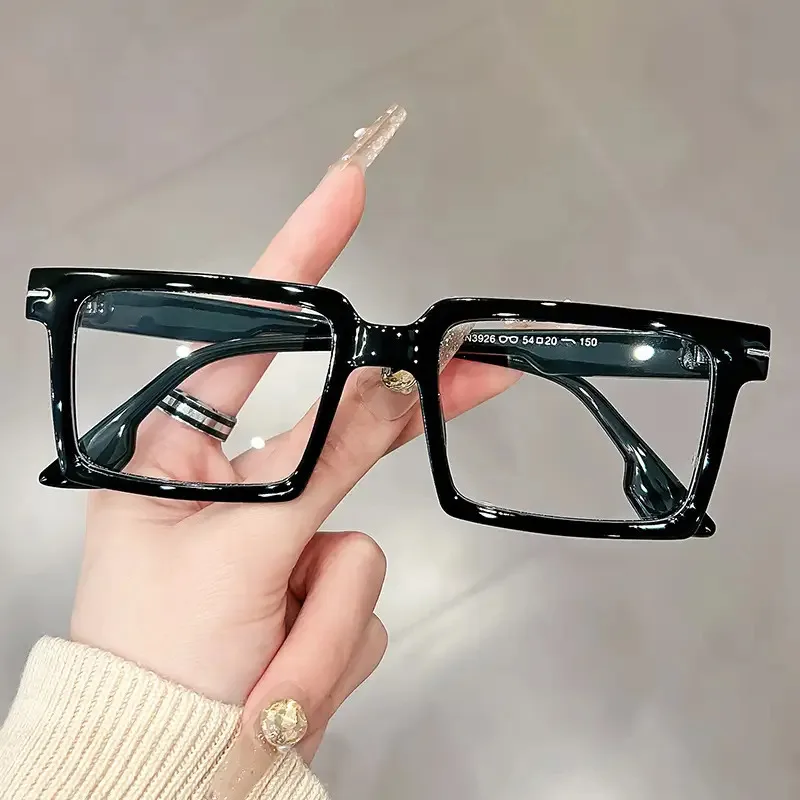 Neutral simple rectangular anti-blue glasses - lightweight metal frame computer goggles, suitable for office, street photography fashion props and digital screens, modern glasses design, gradual change of color lenses, durable glasses view 4