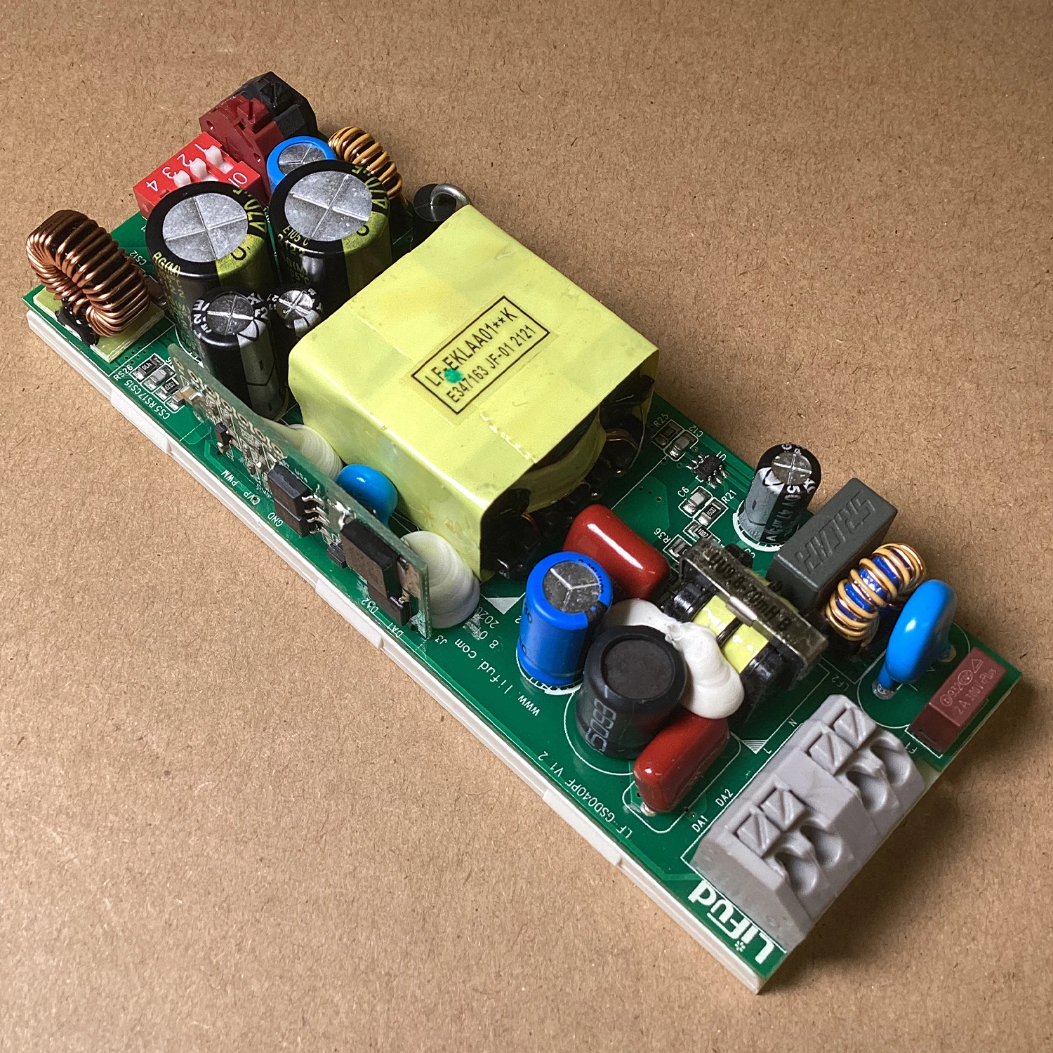 LF-GSD040PF 40 Вт светодиодный драйвер с регулируемой яркостью DALI Светодиодный источник питания 550 мА-1050 мА Трансформатор DALI-2 для постоянных светодиодных фонарей