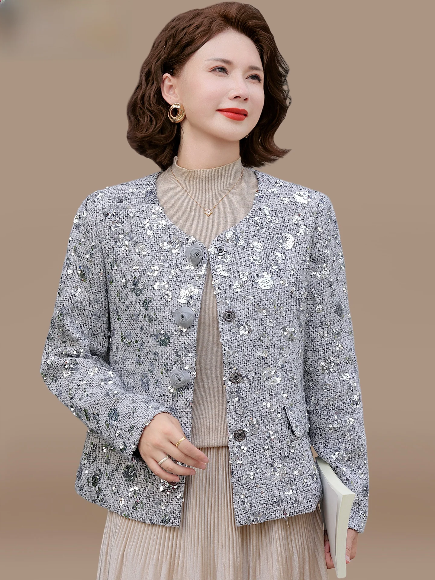 

Осенняя модная верхняя одежда для женщин среднего возраста: новая женская куртка свободного кроя в стиле «Маленький Французский шик» 2025 года