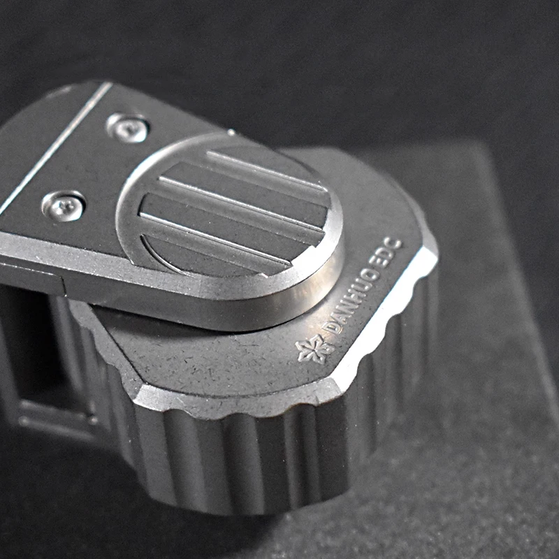 Outdoor Portable EDC Titanium Alloy Mechanical Push Card Finger Gyroscope Creative Gift Toys