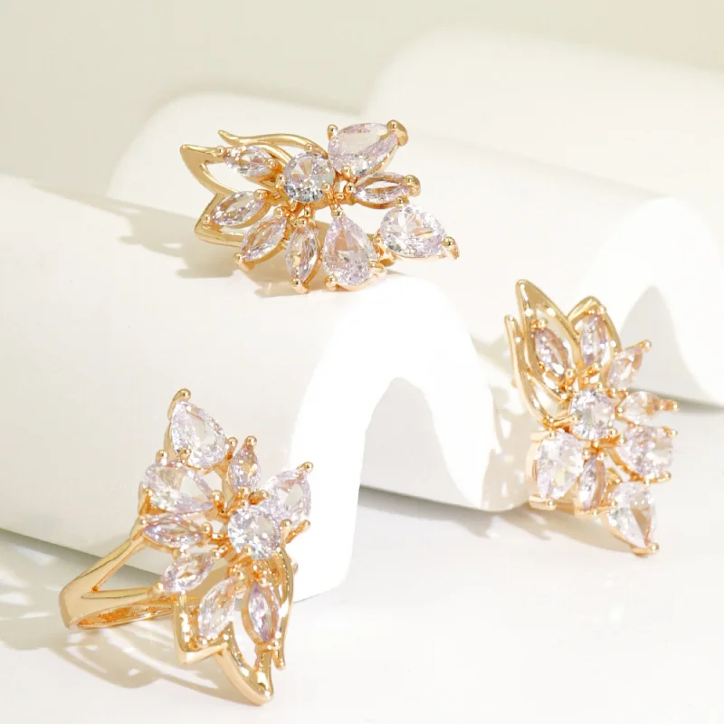 

Zircon Flower Earrings and Ring Set for Women, Petite and Exquisite, Light Luxury, High Aesthetic, Fashionable and Versatile, Un