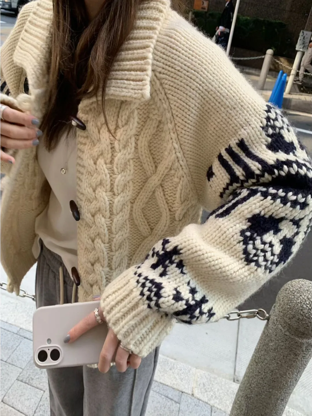 韓国製スレニットカーディガン レディース 冬新作 ファッション 年齢不問セーターコート 折り返し襟と牛角ボタン付き