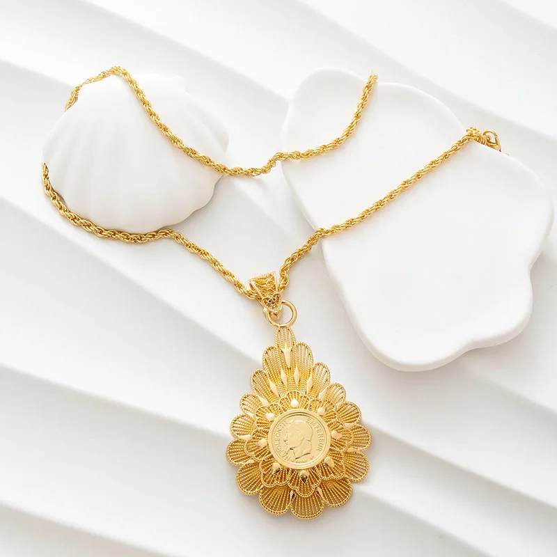 Middle Eastern Golden Necklace Retro Large Floral Medallion Coin Pendant Twisted Chain For Wedding Festival Wear