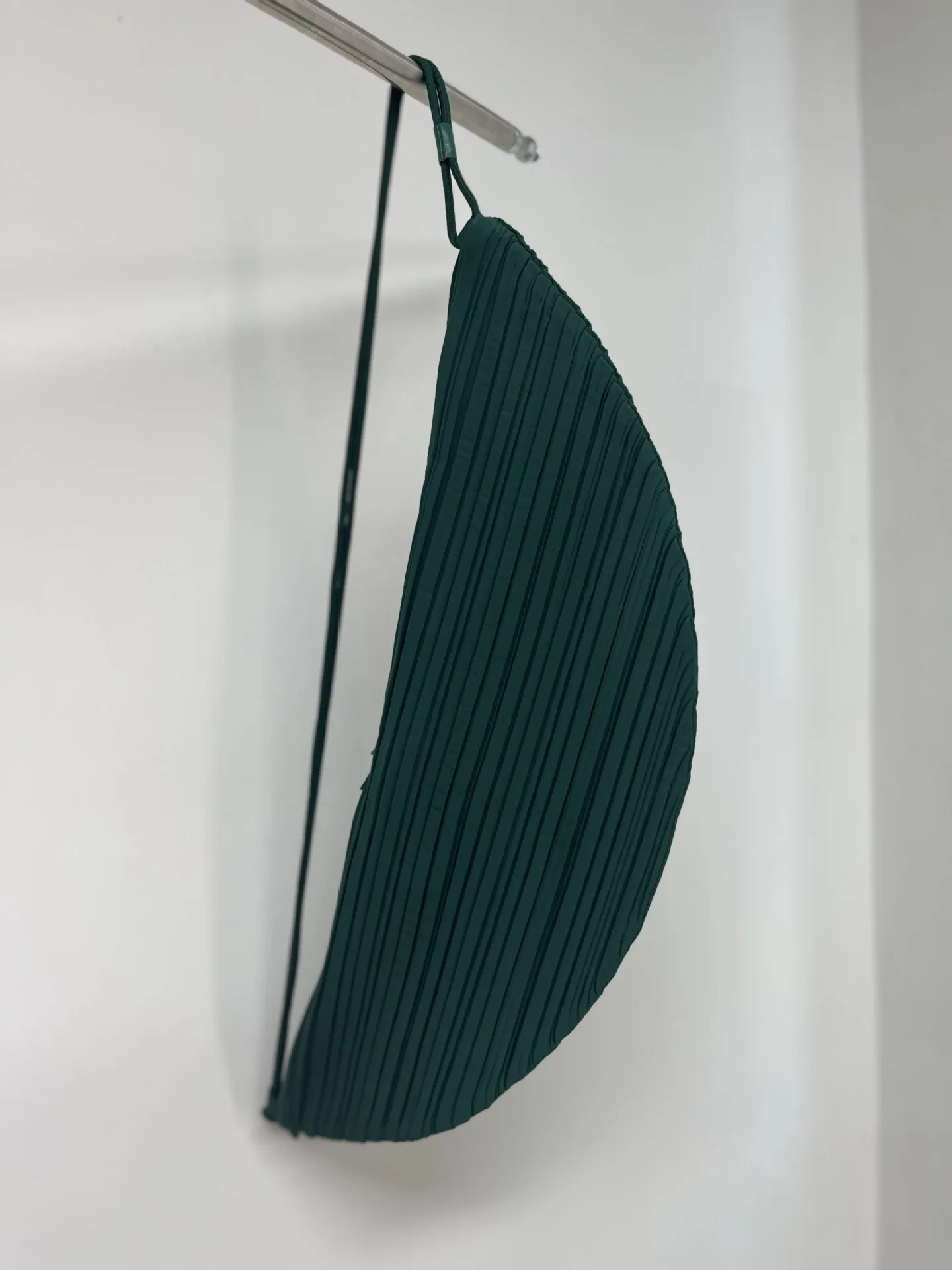 HOT SELLING Fashion Casual sports style solid color pleated dumpling bag crossbody bag unisex IN STOCK