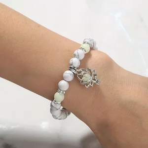 Glanz im dunklen gestreiften Armband für Frauen, hohle Blume, Schildkrötenwäsche Steinberichte, elastische Armreifenkette, helle Schmuck Mode 8 Hauptverkaufsschildkrötenarmband - №1