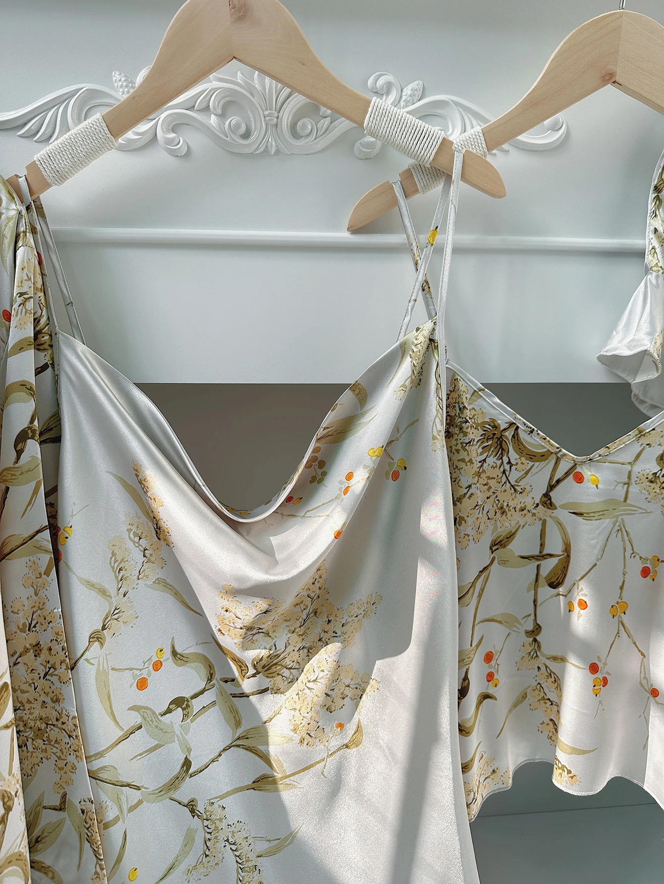 女性用エレガントな花柄プリント5点セット ラウンジウェア 快適で多用途なデイリーホームレジャーパジャマ ファッション