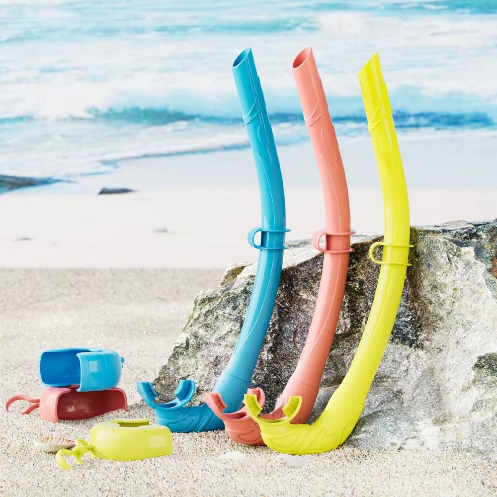 Swimming breathing tubes of various colors are safe, reliable and durable
