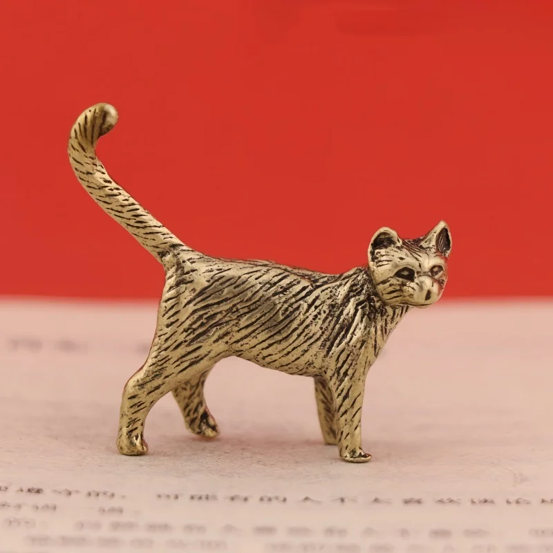 Figurine de chat miniature à longue queue en laiton vintage, ornement de table, décoration de bureau à domicile, sculpture artisanale d'animal, statuette de collection.
