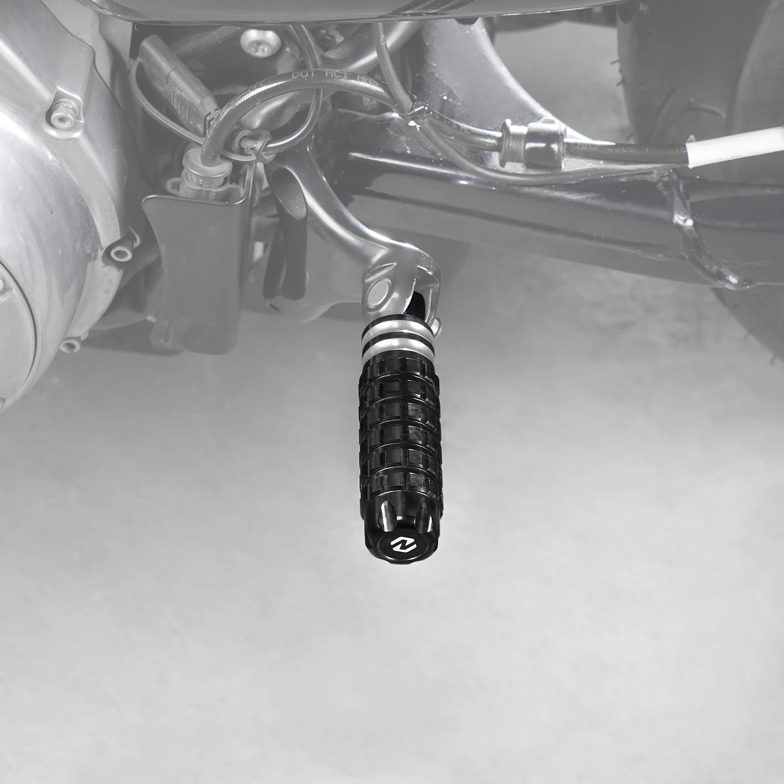 Beifahrerfußraste für Harley Sportster 883 XL883R Sportster 1200 XL1200C Iron 883 XL883N 2014–2020 Iron 1200 XL1200NS 2018–2021 – Detail 10