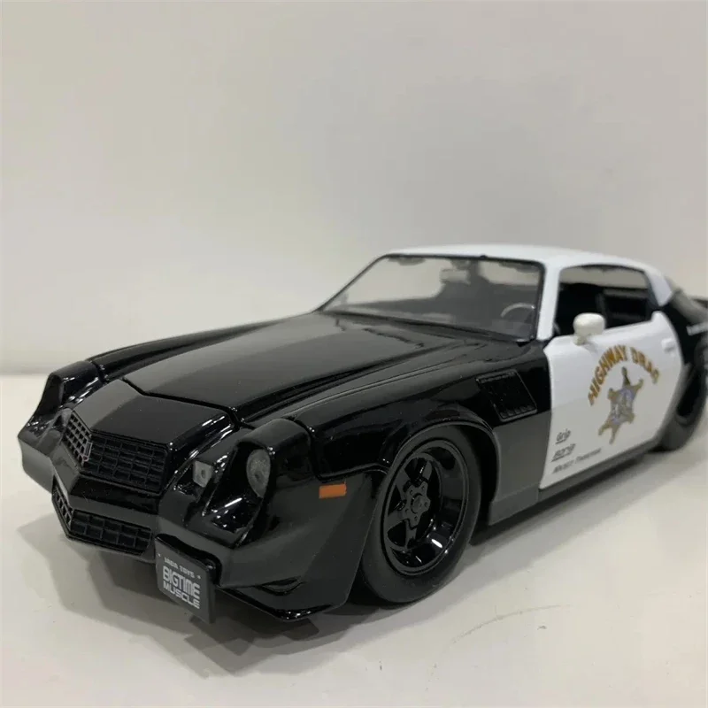 1:24 1979 Chevrolet Camaro Z28 police car Simulation Diecast Car Metal Alloy Model Car Children\'s toys collection gifts J237