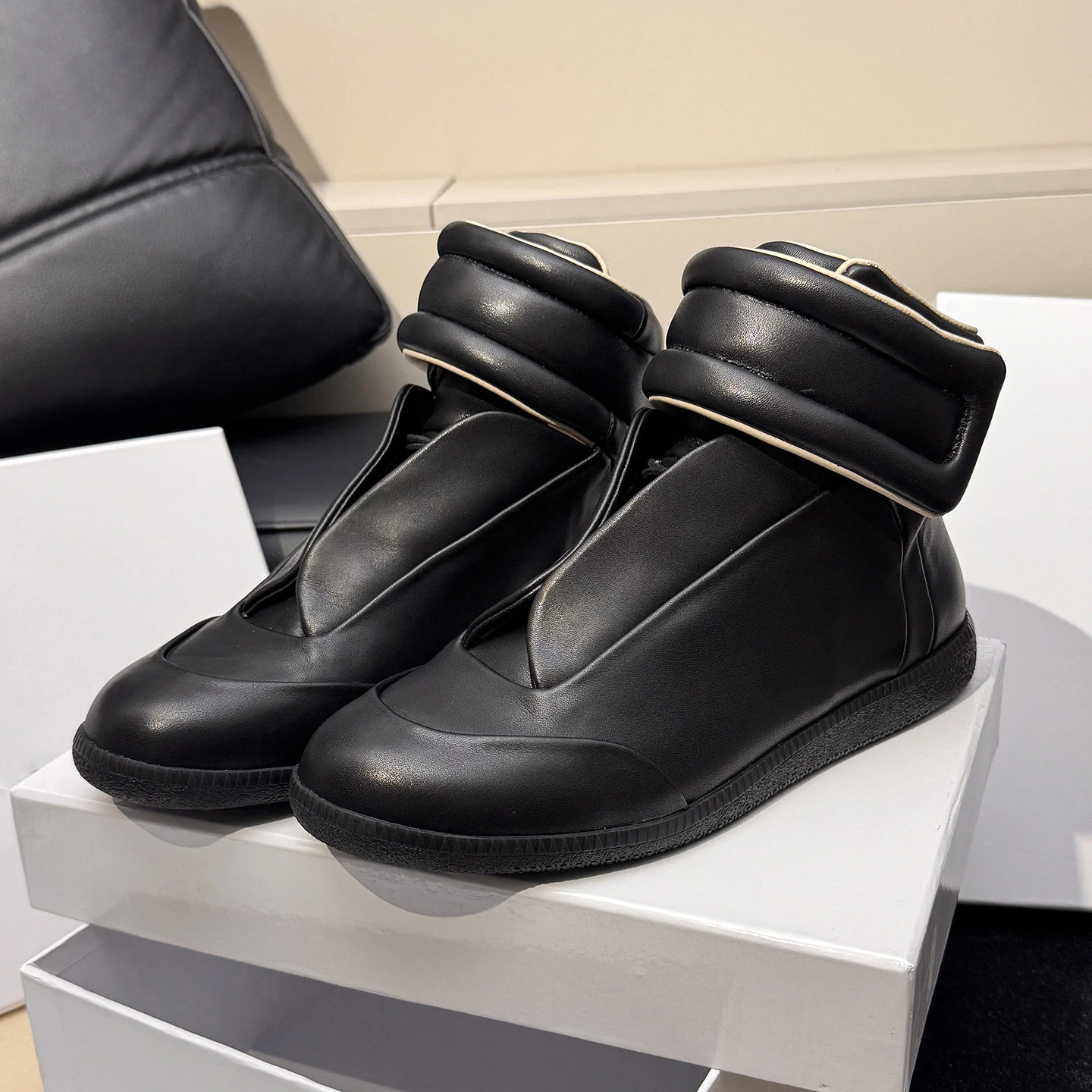 

Unisex Genuine Leather Ankle Boots Minimalist Black High Top Shoes Comfortable Winter Fashion Boots for Men and Women