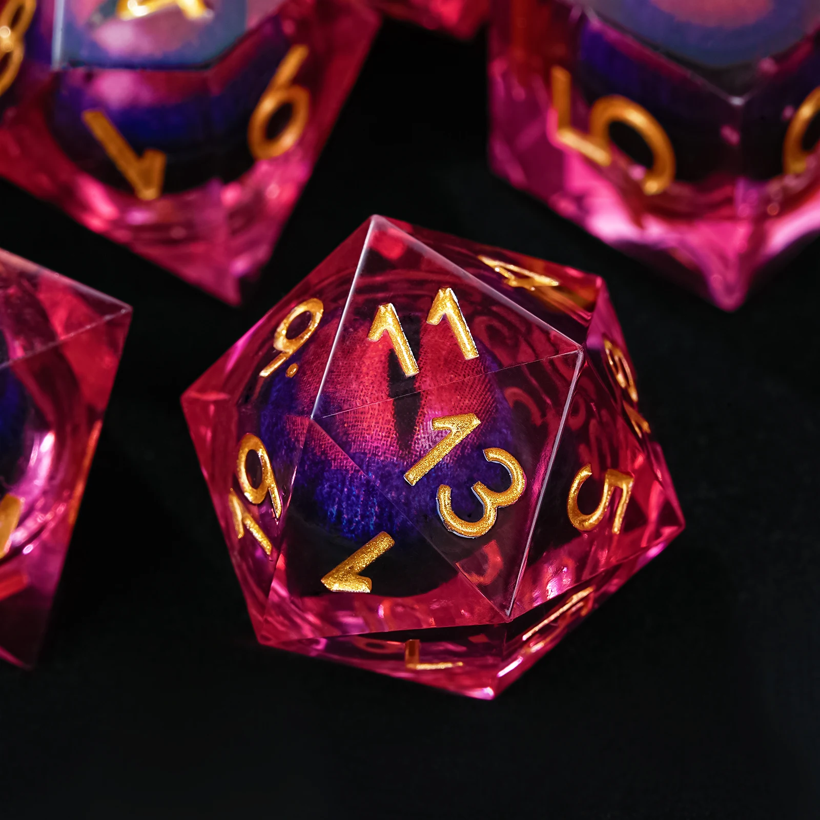 

7Pcs DND Dragon Eye Liquid Core Resin Dice Set Golden Word Multi-sided Polyhedral Dice for D&D COC Role RPG Table Game